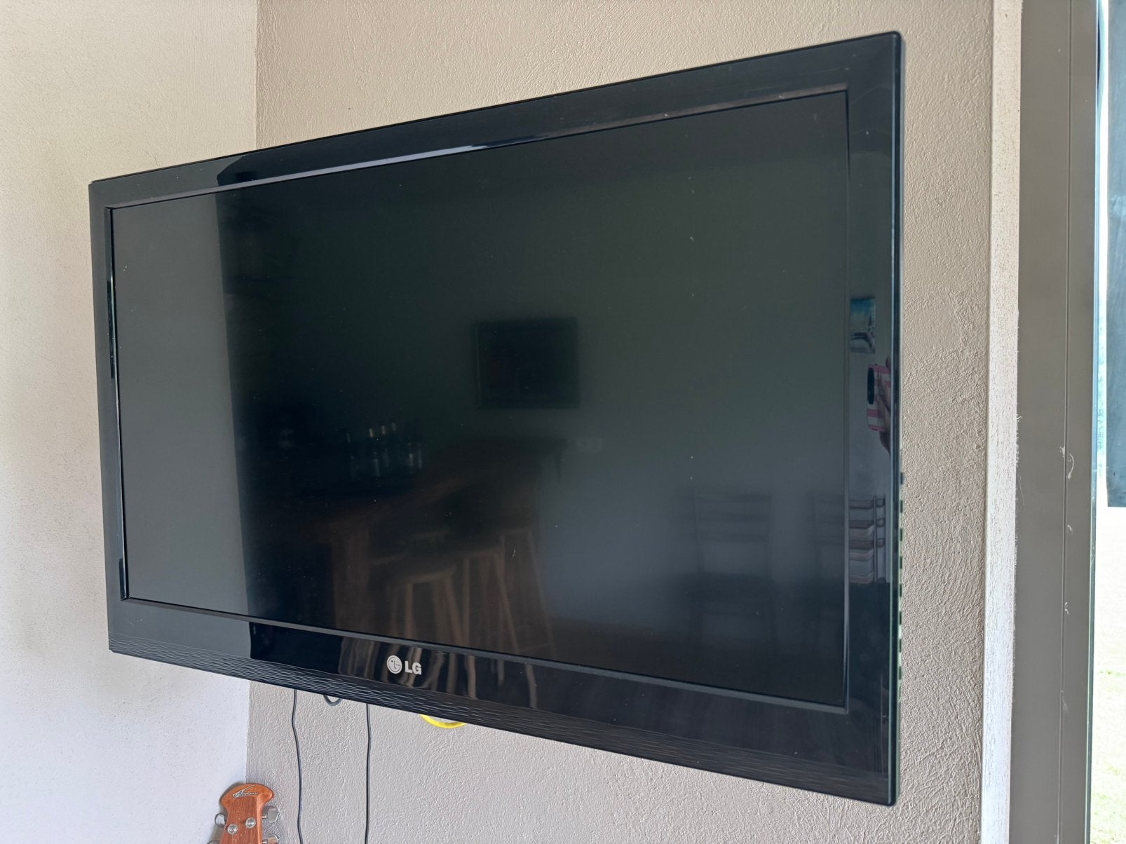 LG 32 inch televisie met draaibare muurbeugel, Ophalen, Zo goed als nieuw, LG