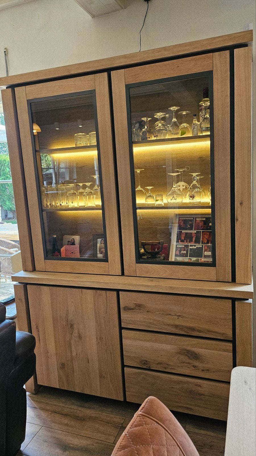 Henders & Hazel vitrinekast eikenhout met verlichting, Huis en Inrichting, Ophalen, Eikenhout
