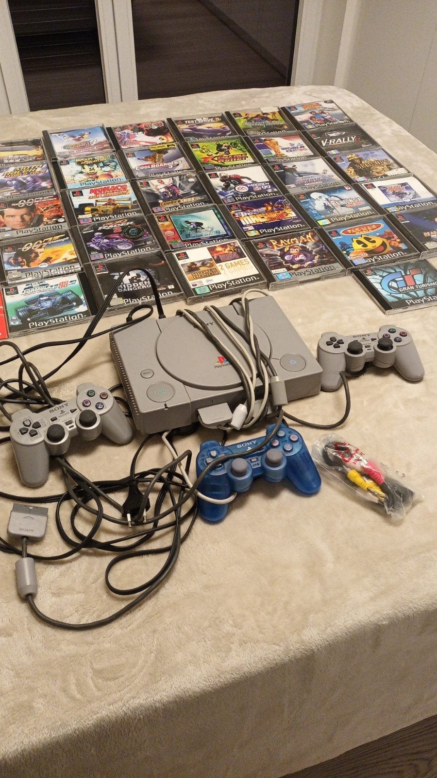 playstation 1 uit 1997!, Ophalen of Verzenden