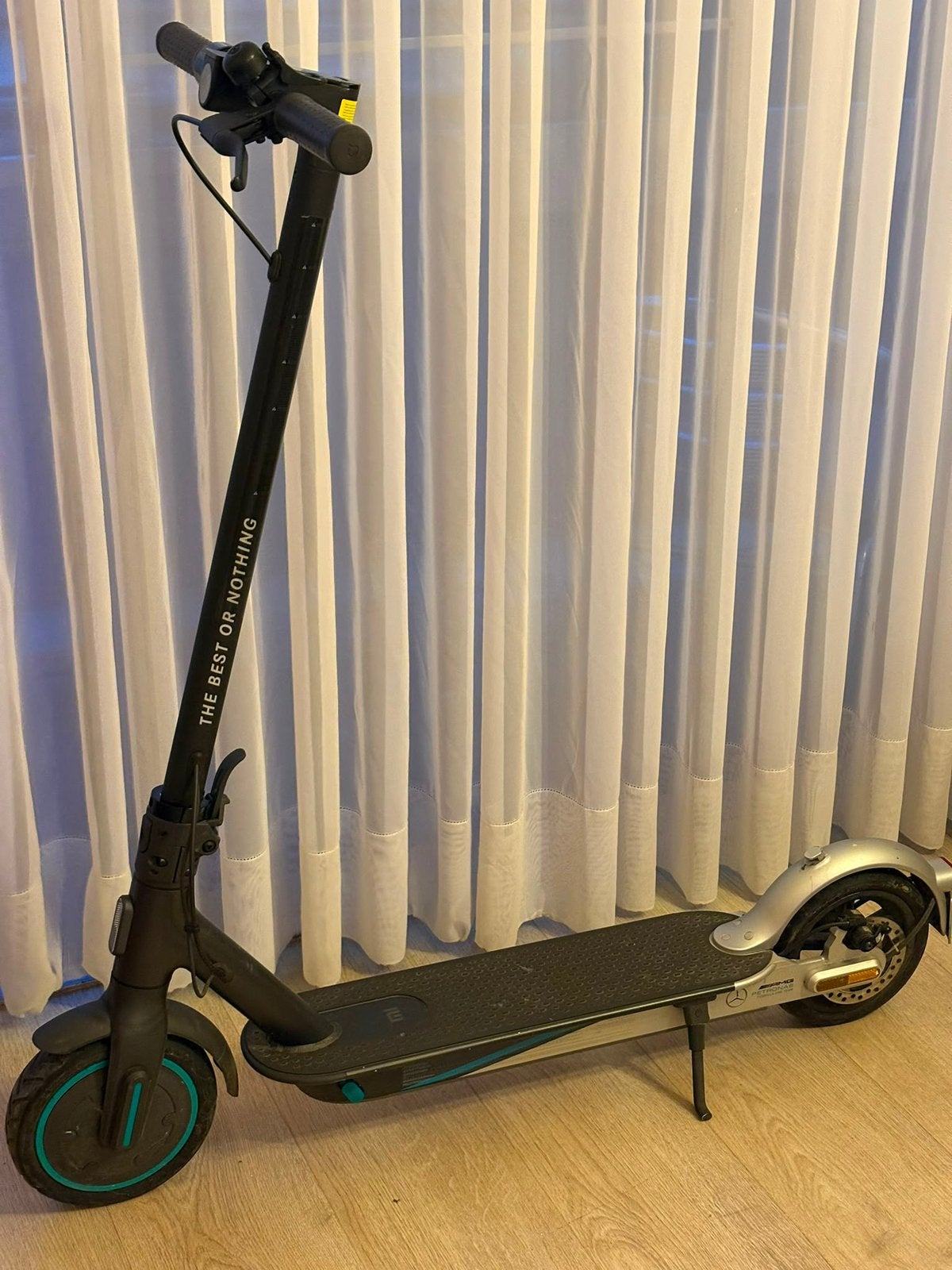 Xiaomi Mi Pro 2: Mercedes AMG Petronas Formula 1 edition, Fietsen en Brommers, Steps, Ophalen, Gebruikt, Elektrische step (E-scooter)