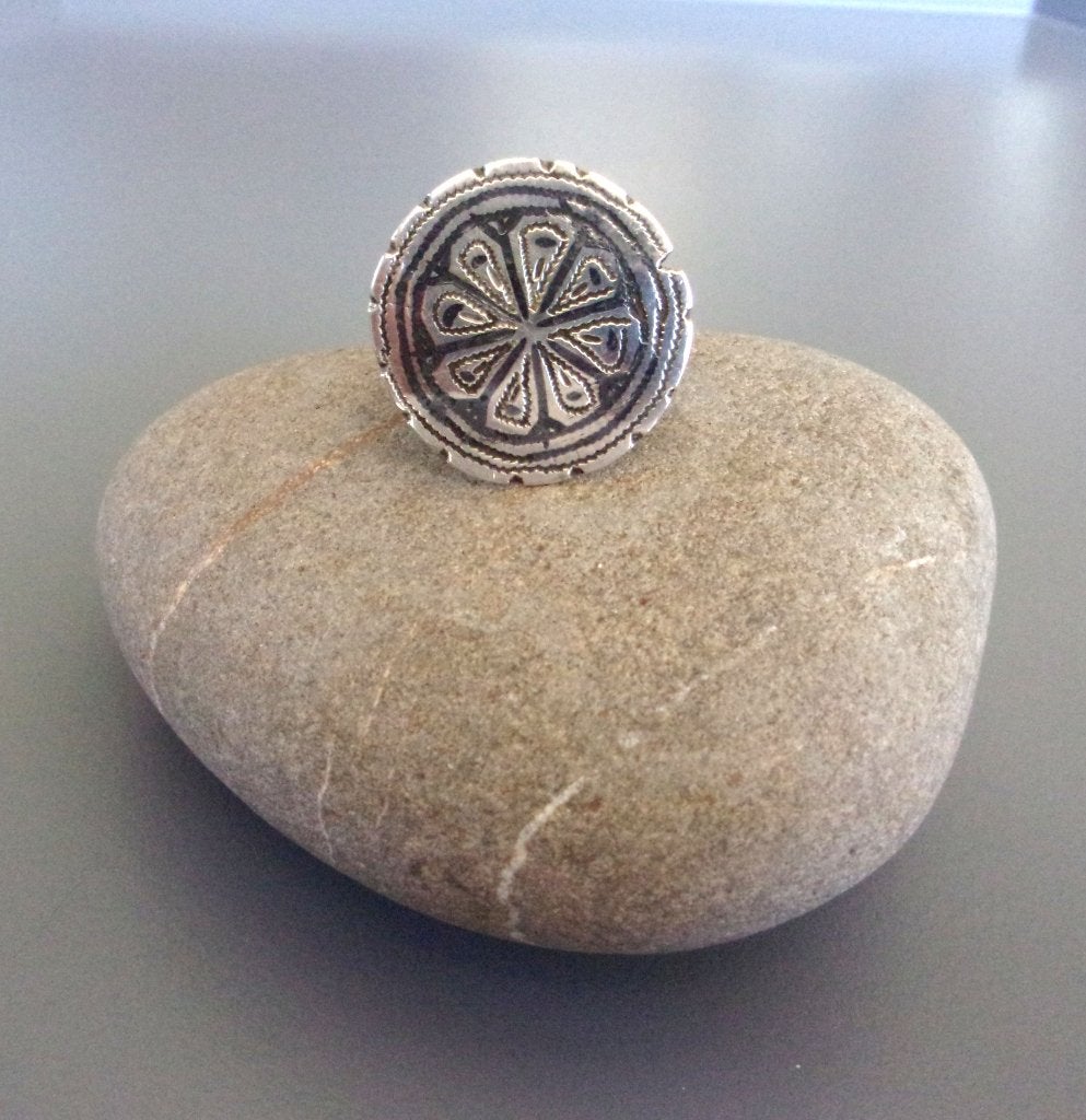 Authentieke antieke Marokkaanse ring in niëllé-zilver, Handtassen en Accessoires, Gebruikt, Ophalen of Verzenden, Dame, Zilver