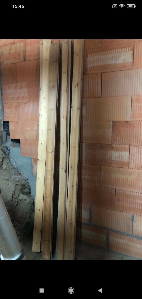 Lambris en bois et +- 30 tuiles de toit, Bricolage & Construction, Tuiles & Revêtements de toit, Enlèvement, Utilisé, Bois, Tuiles