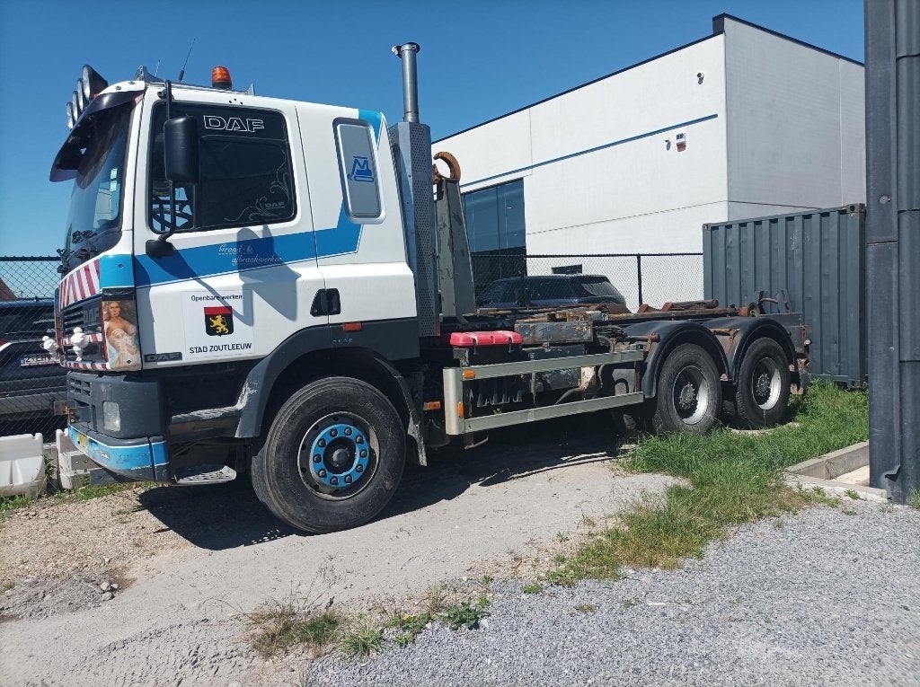 Camion DAF 6x4 avec crochet pour conteneur à vendre, Euro 2, Achat, Entreprise, 2 places