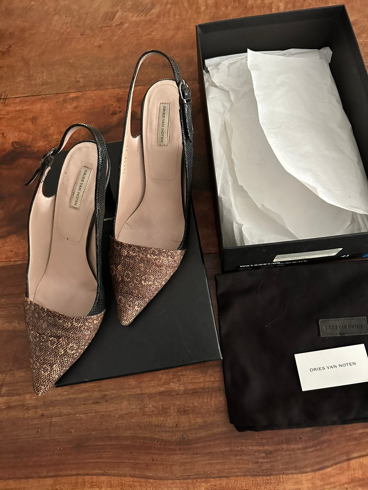 Dries van noten, Ophalen, Gedragen