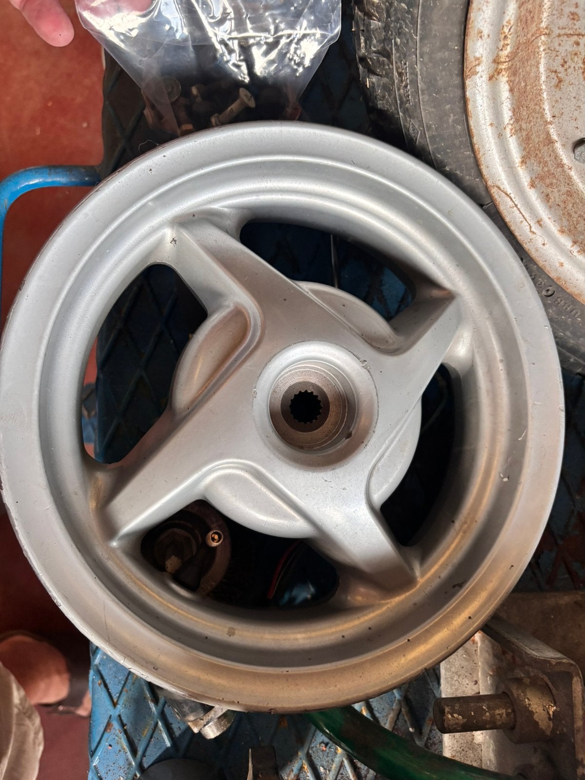 Velg Honda Lead scooter, Vélos & Vélomoteurs, Pièces de cyclomoteur | Général, Enlèvement ou Envoi, Comme neuf