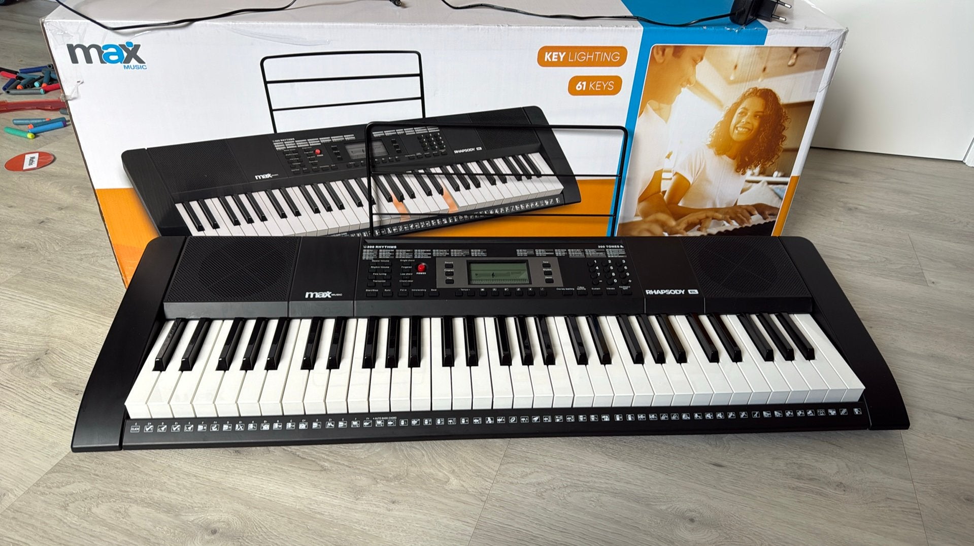 MAX Rhapsody61L keyboard met 61 lichtgevende toetsen, Muziek en Instrumenten, Keyboards, Ophalen, Zo goed als nieuw