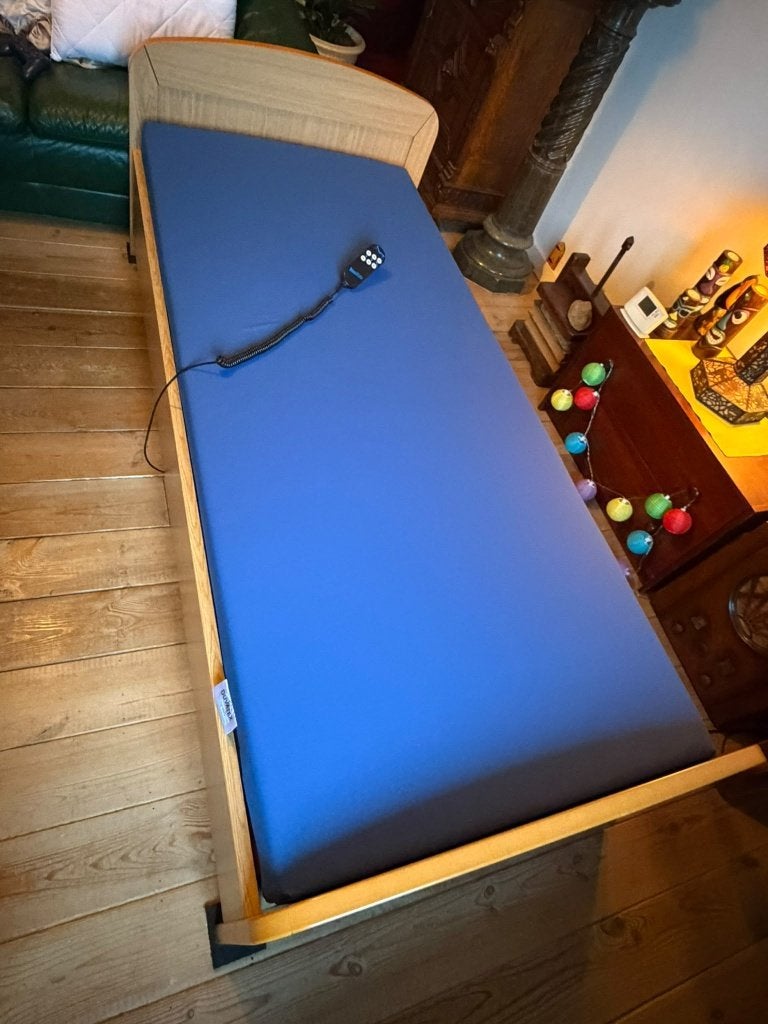 Bed elektrisch met nieuwe matras, Ophalen, Verstelbaar, 90 cm, Eenpersoons