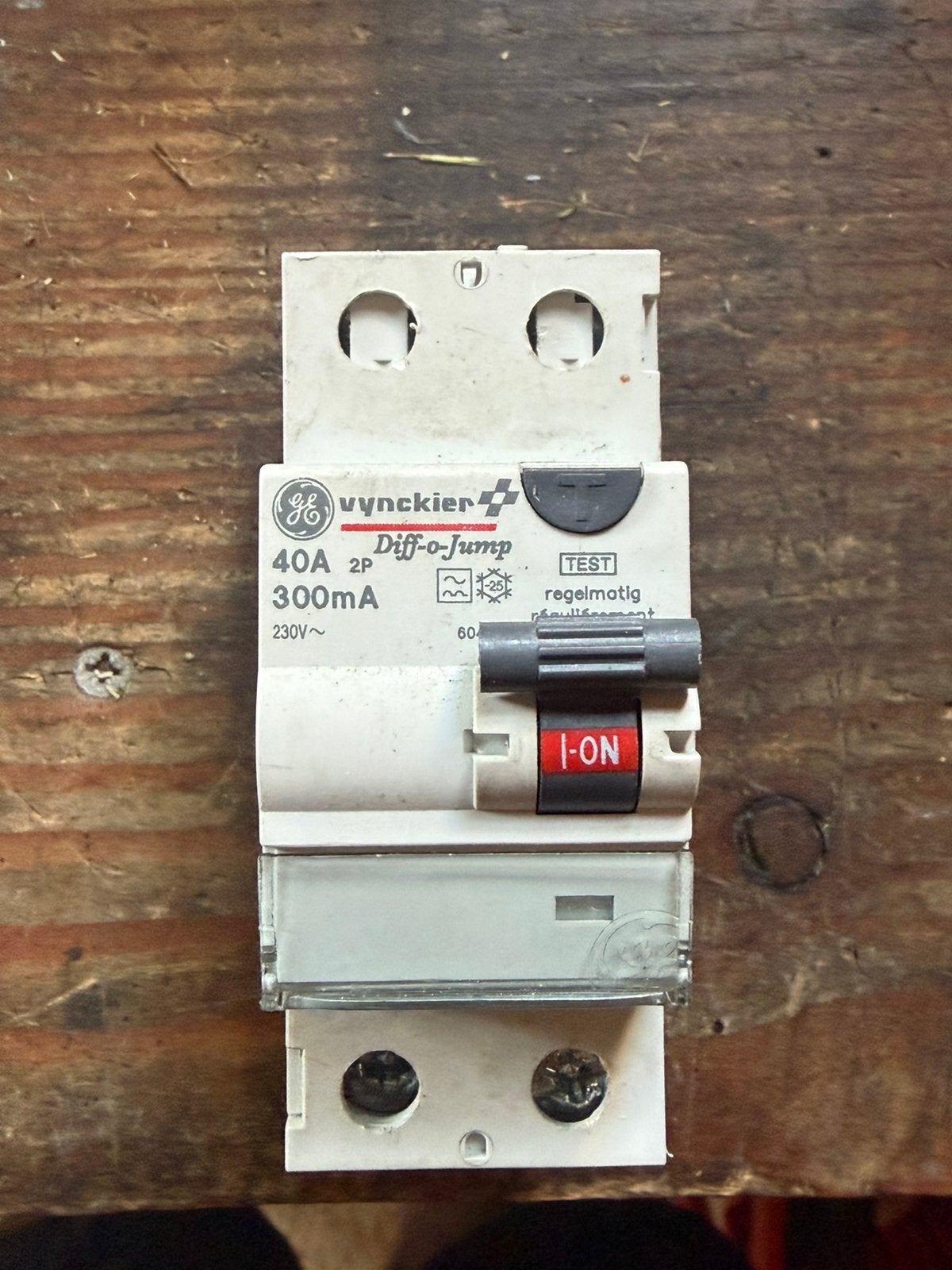 Differentieel 2polig 40a - 300 ma, Doe-het-zelf en Bouw, Ophalen of Verzenden, Gebruikt