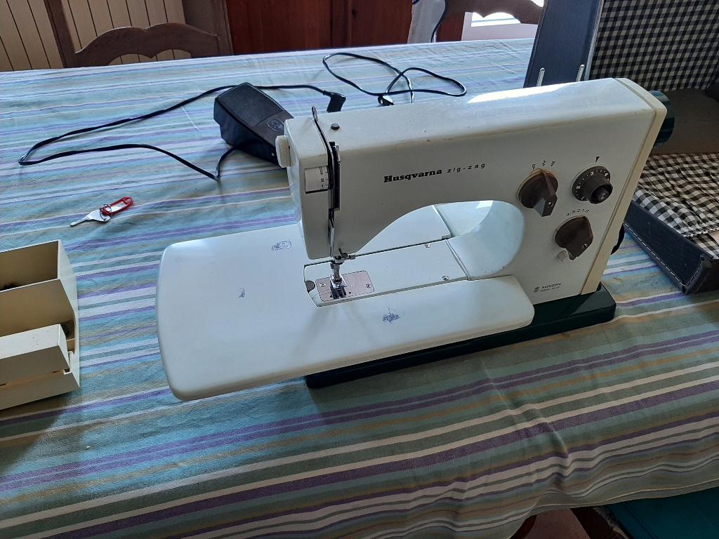 Machine à coudre, Enlèvement, Utilisé, Machine à coudre, Husqvarna