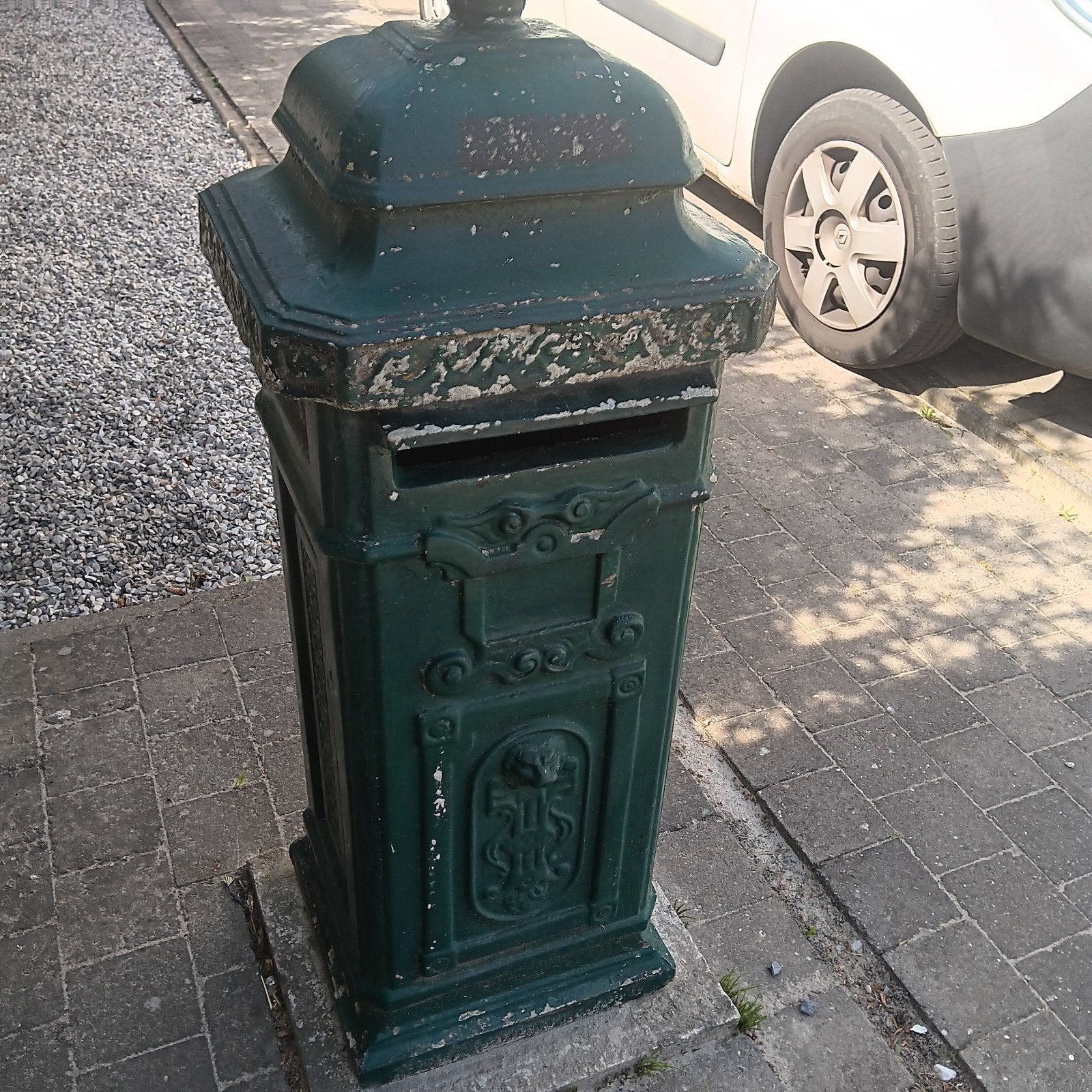 Vintage brievenbus, Ophalen