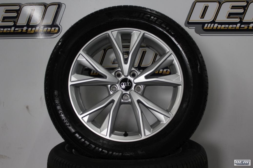18" Audi Q3 originele velgenset 83A601025AR NIEUWSTAAT!, Autos : Pièces & Accessoires, Pneus & Jantes, Pneus et Jantes, Pneus été