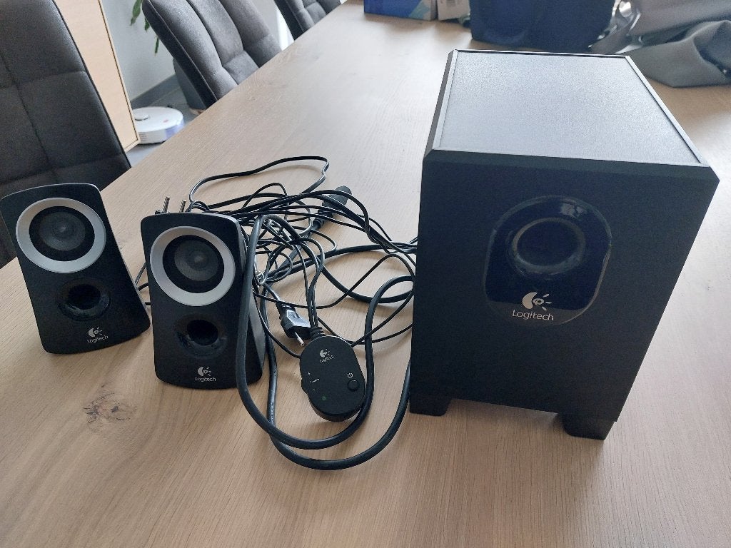 Logitech Z313-speakersysteem met Subwoofer, Computers en Software, Ophalen, Zo goed als nieuw, Logitech