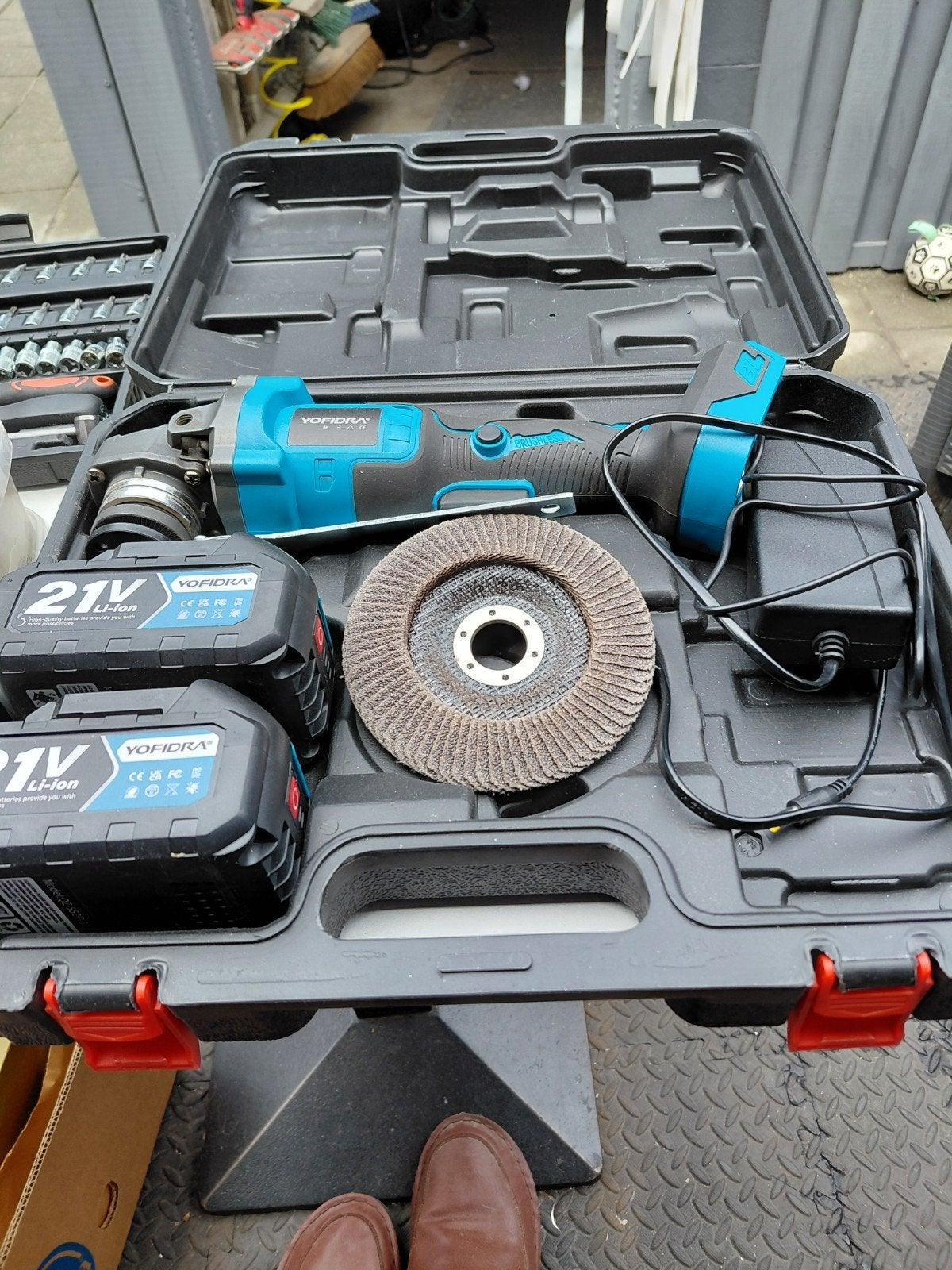 Lot d'outils et d'équipements, Enlèvement