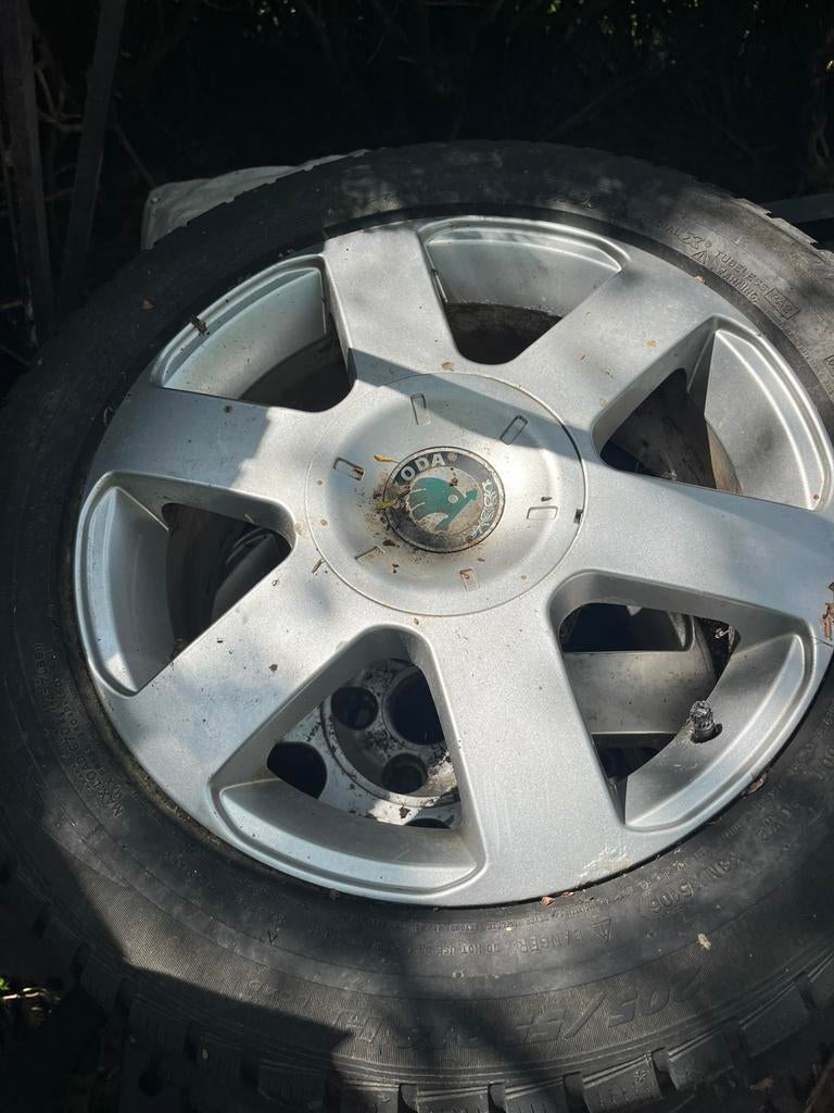 4 Jantes Skoda (VW, Seat, Audi), Pneus hiver, 16 pouces, Véhicule de tourisme, 205 mm