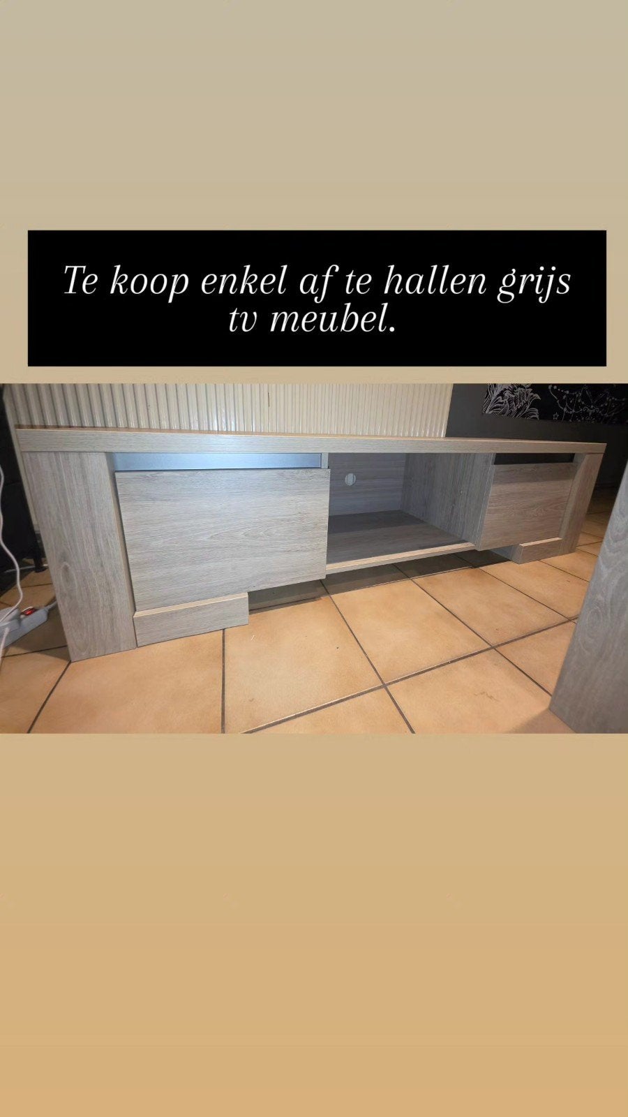 Tv meubel grijs. Enkel af te hallen., Huis en Inrichting, Kasten |Televisiemeubels, Ophalen, Gebruikt, Grenenhout, Grijs