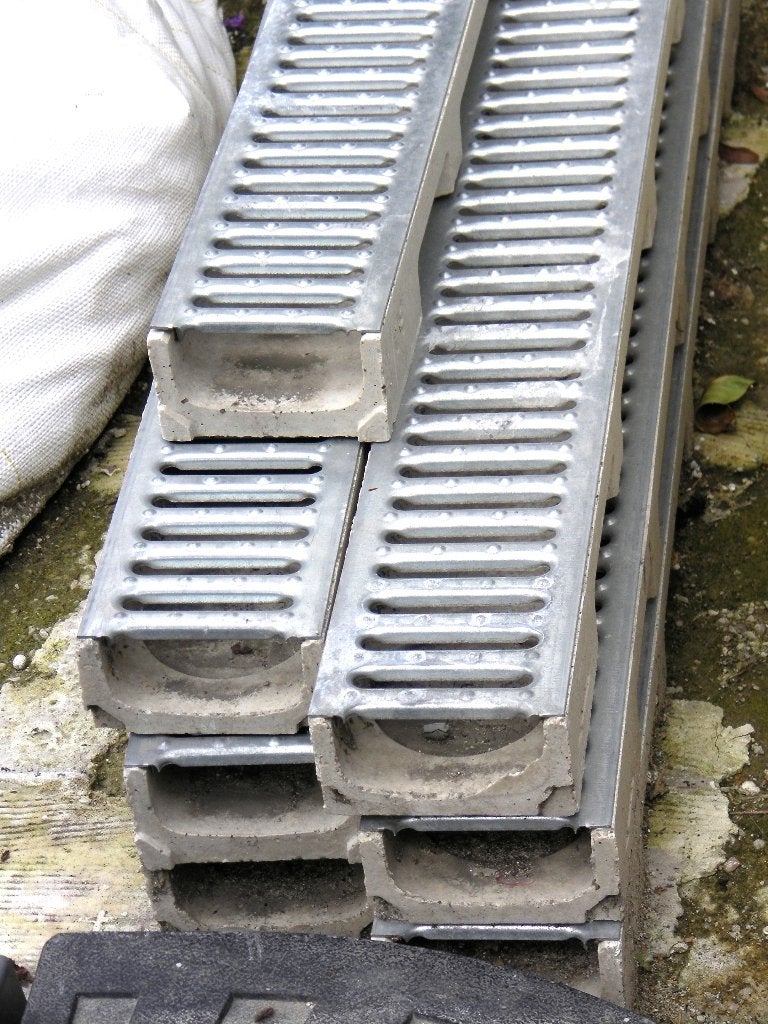 6 Caniveau  avec grille galvanisée + 1 chute de 76cm, Neuf, Enlèvement, Évacuation, Autres matériaux