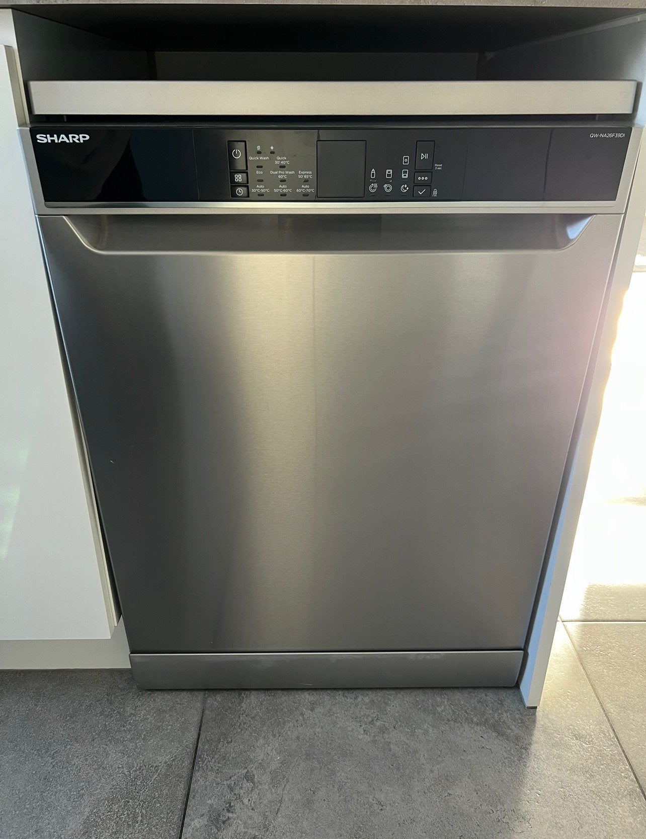 Vaatwasser SHARP QW-NA26F39DI, Elektronische apparatuur, Vaatwasmachines, Ophalen, Zo goed als nieuw