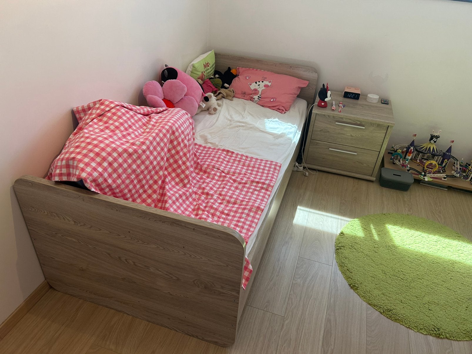 Kinderslaapkamer (bed, nachtkastje, commode en kleerkast), Ophalen, Zo goed als nieuw