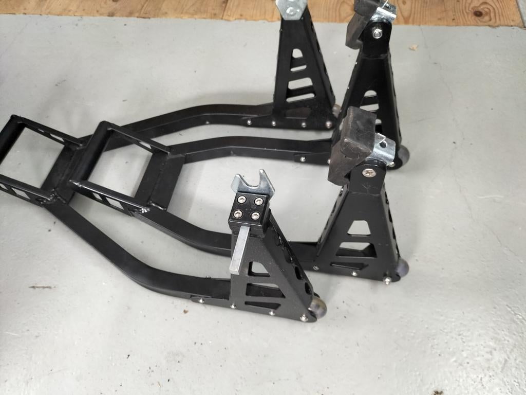 Set zwarte Paddock stand, Motoren, Ophalen, Zo goed als nieuw