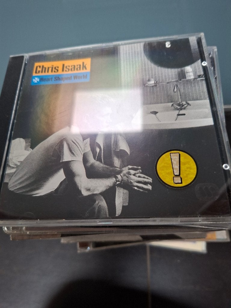 cd - chris isaak - heart shaped world, CD & DVD, CD | Rock, Enlèvement ou Envoi, Comprend un livret, Comme neuf, Rock classique