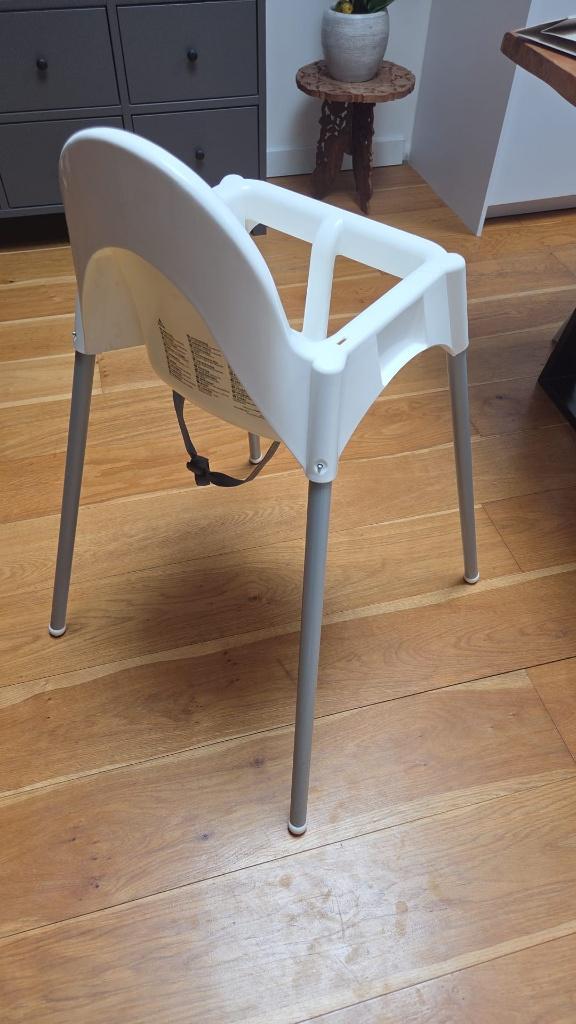 Kinderstoel, wit, Ikea merk Antilop, Enlèvement, Comme neuf, Autres types, Ceinture(s)