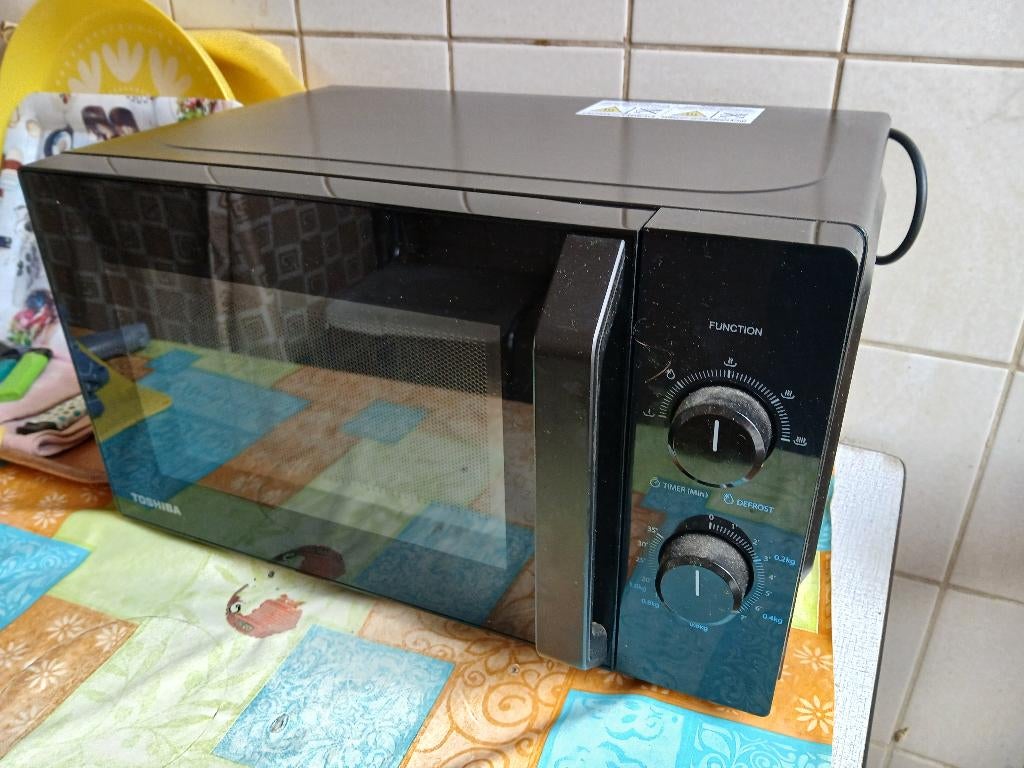Marque TOSHIBA excellente qualité, Electroménager, Micro-ondes, Comme neuf, Enlèvement, À Poser, Micro-ondes