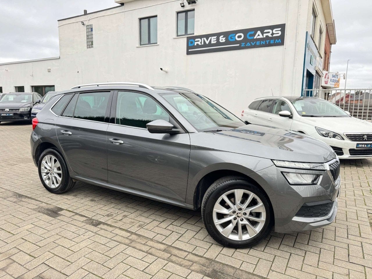 Skoda Kamiq 1.0 TSI DSG - CarPlay * 1 JAAR GARANTIE * !, Auto's, Skoda, Stof, Gebruikt, Adaptive Cruise Control, 85 g/km