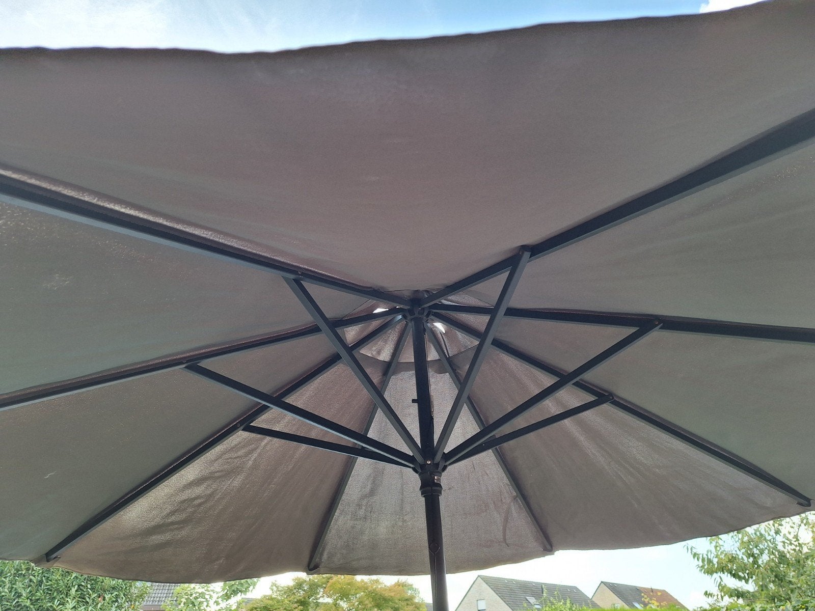 Parasol exterioo + betonnen voet met wieltjes, Tuin en Terras, Ophalen