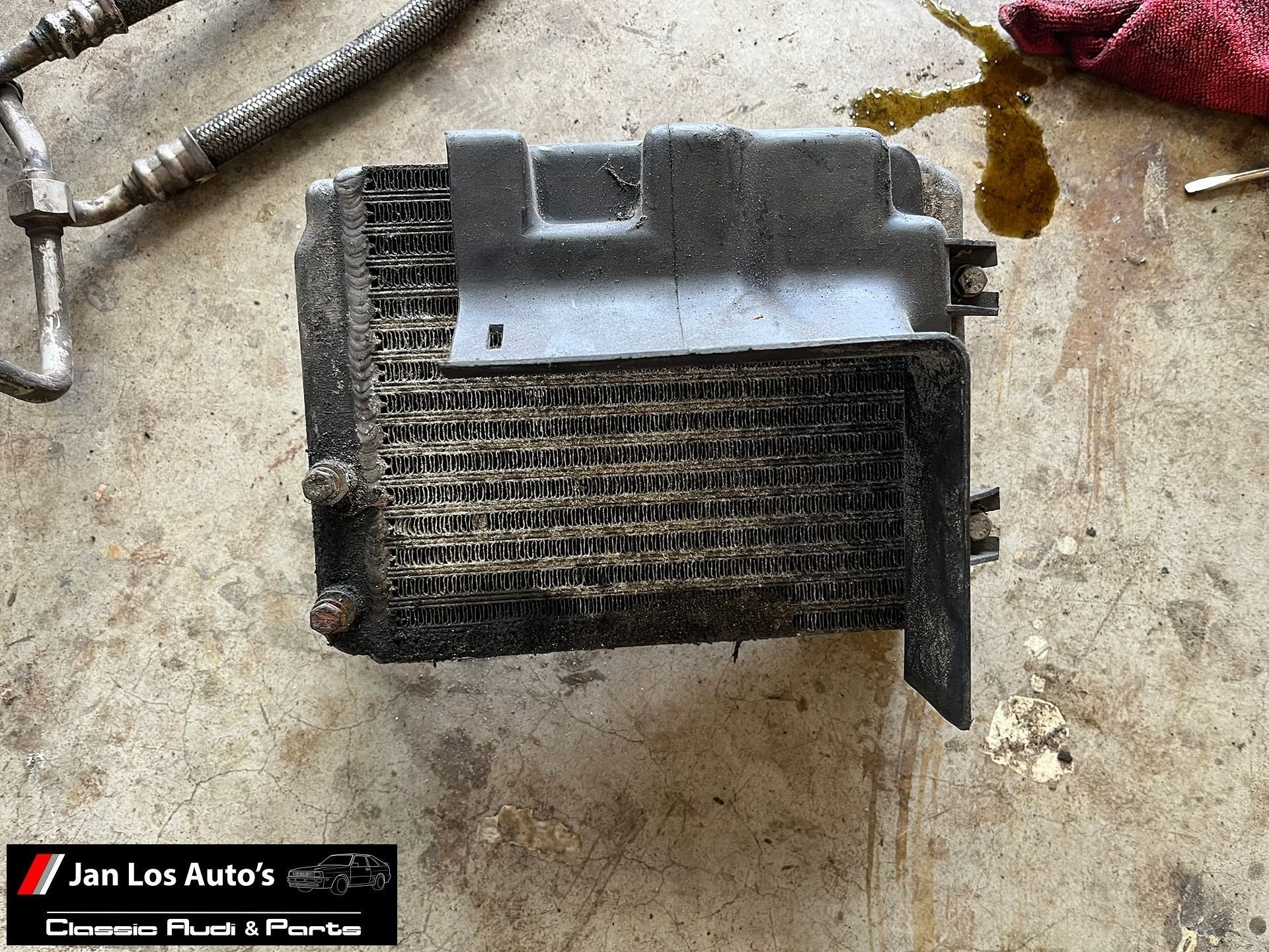 Audi V8 C3 typ 44 Oliekoeler 441317021A, Auto-onderdelen, Gebruikt, -, -, -