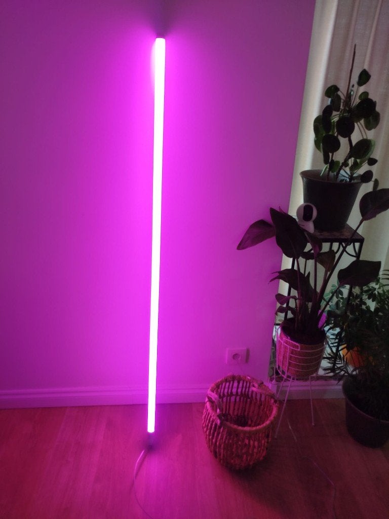 HAY Neon Tube LED vloerlamp – Roze, Huis en Inrichting, Ophalen, Kunststof, E27 (groot), Zo goed als nieuw