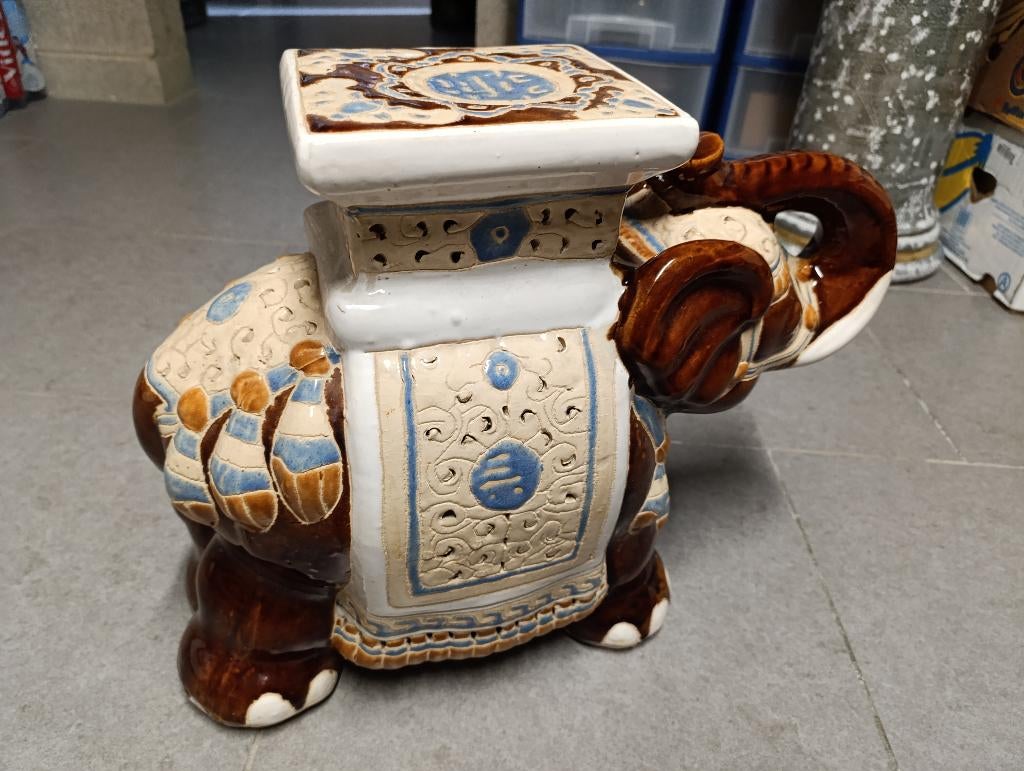 socle  pour pot plante ou décor éléphant, Jardin & Terrasse, 40 cm ou plus, 40 à 70 cm, Poterie, Comme neuf