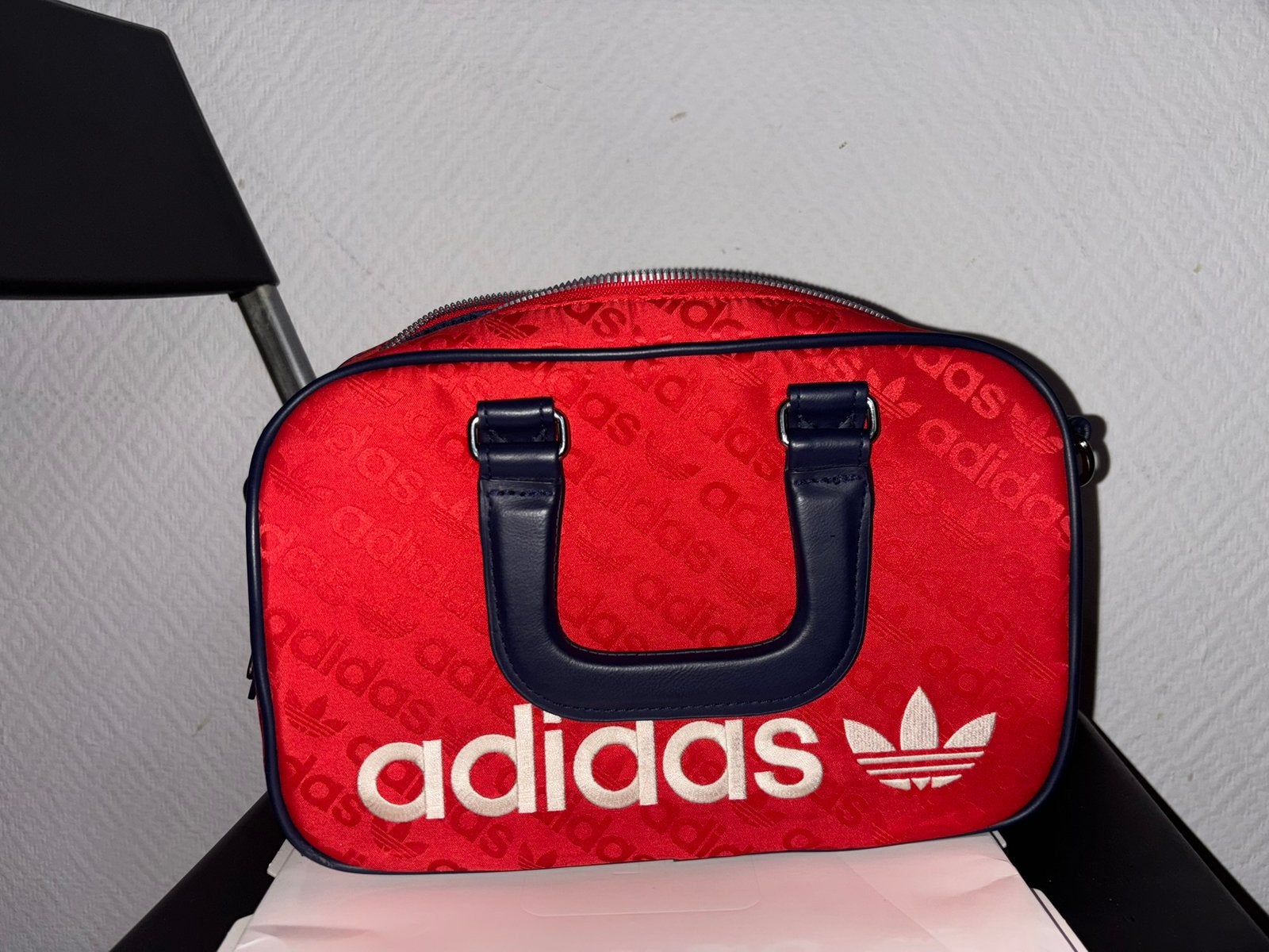 Sac pour femme adidas neuf, Bijoux, Sacs & Beauté, Sacs | Sacs de sport, Enlèvement, Neuf, Adulte unisexe