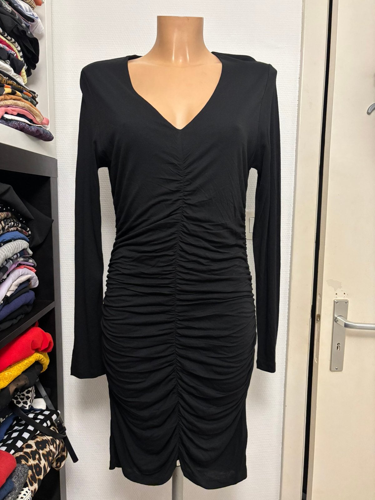 Nieuwe zwarte bodycon-jurk, Ophalen of Verzenden, Nieuw, Maat 42/44 (L), Zwart