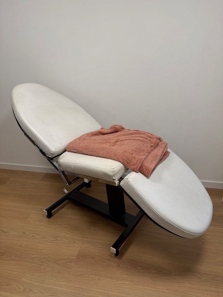 Ligstoel regelbaar, Huis en Inrichting, Stoelen, Ophalen, Gebruikt, Wit, Leer