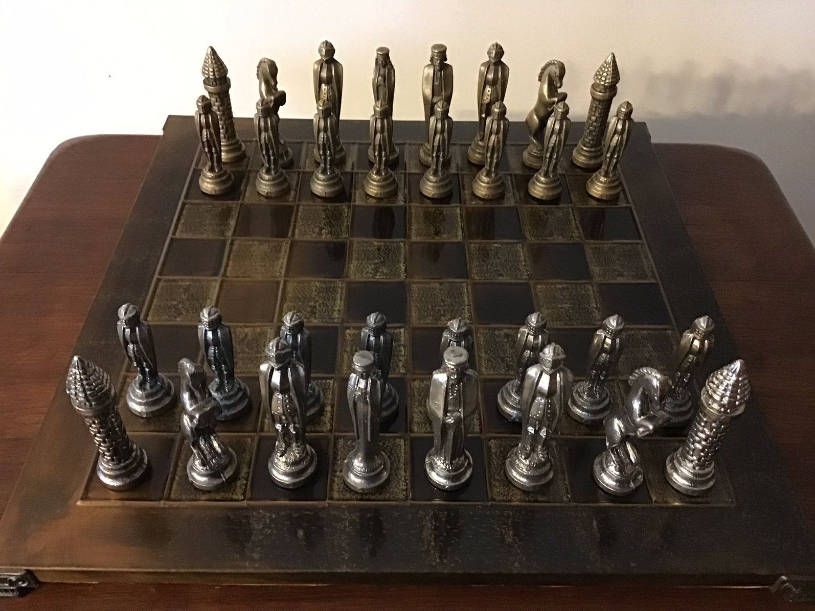Mooi schaakspel ijzeren bord en prachtige metalen stukken., Ophalen of Verzenden