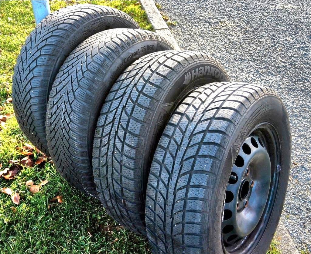 4 jantes VW Golf avec pneus hiver 195/65-15, Autos : Pièces & Accessoires, 15 pouces, Pneus et Jantes, Pneus hiver, Enlèvement