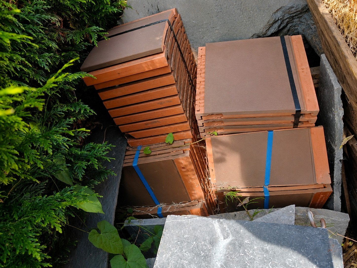 nieuwe Koramic 301 dakpannen in antraciet., Doe-het-zelf en Bouw, Ophalen, Dakpannen
