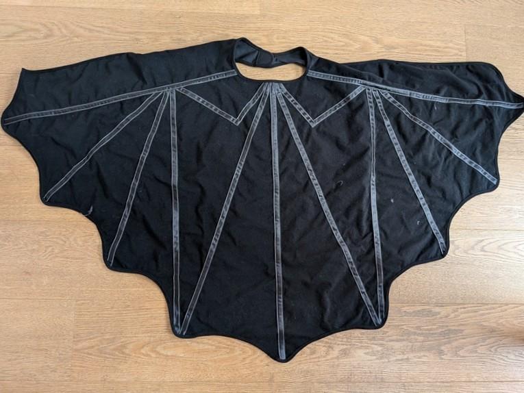 déguisement / accessoires - manteau chauve-souris d' Ikea, Ophalen, Gebruikt