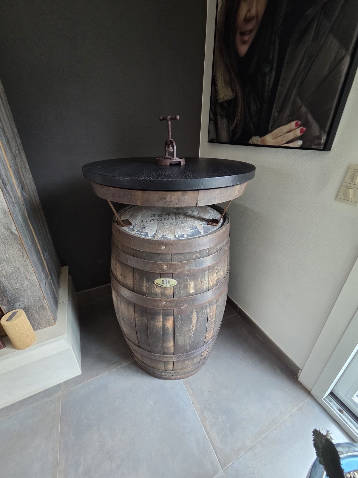 Baril en chêne avec plateau de table solide à vendre, Maison & Meubles, Enlèvement, Comme neuf