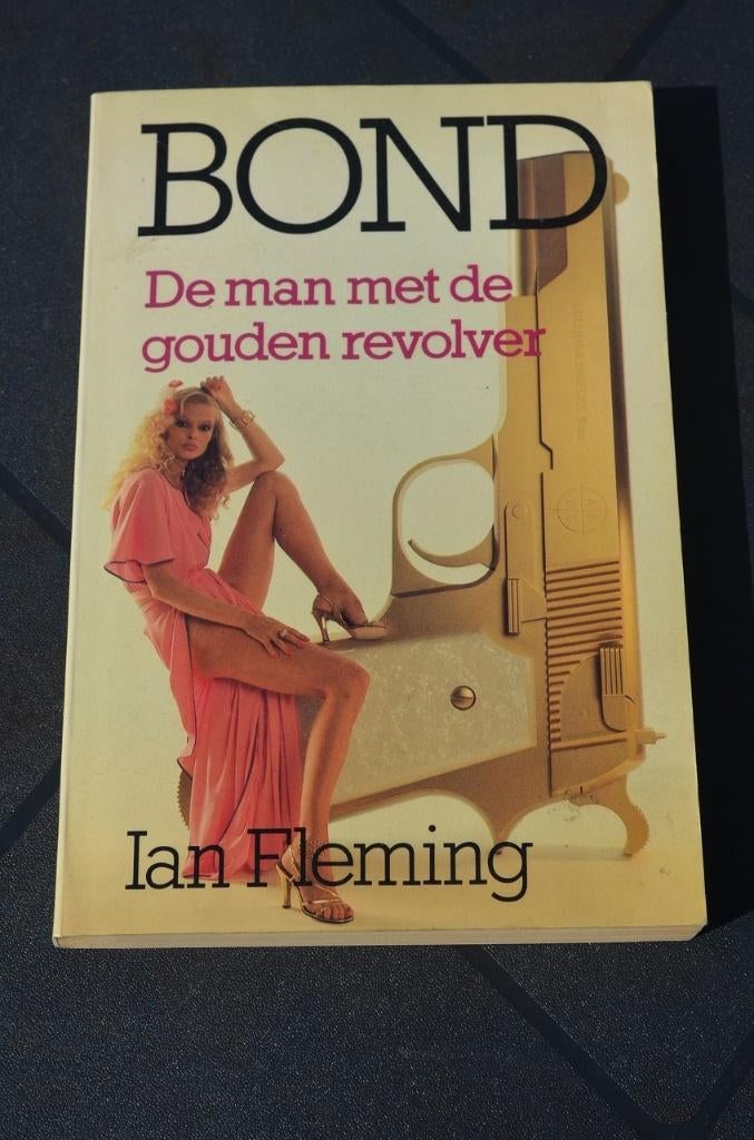 Bond de man met de gouden revolver - Ian Fleming, Gelezen, België, Ophalen of Verzenden, Ian Fleming