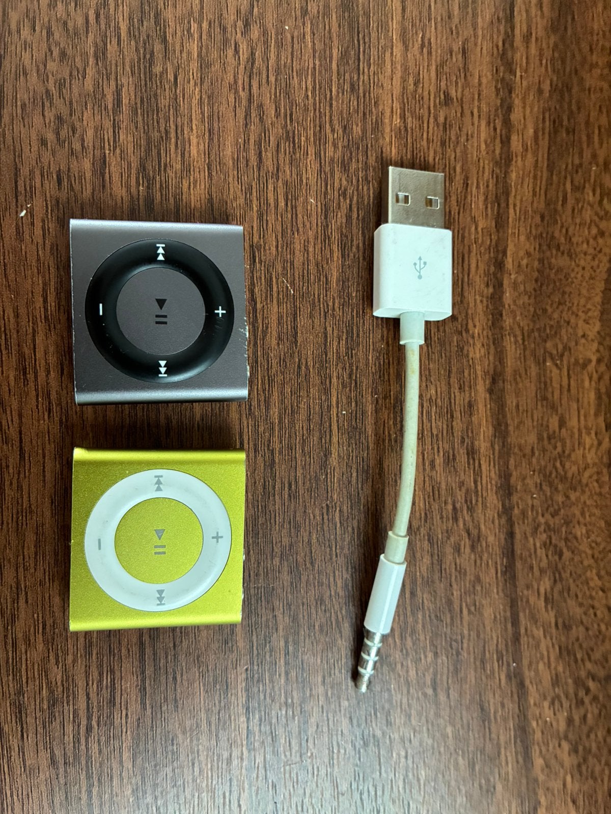2 Apple iPod shuffle 4th generation 2GB, Ophalen of Verzenden, Zo goed als nieuw, Shuffle