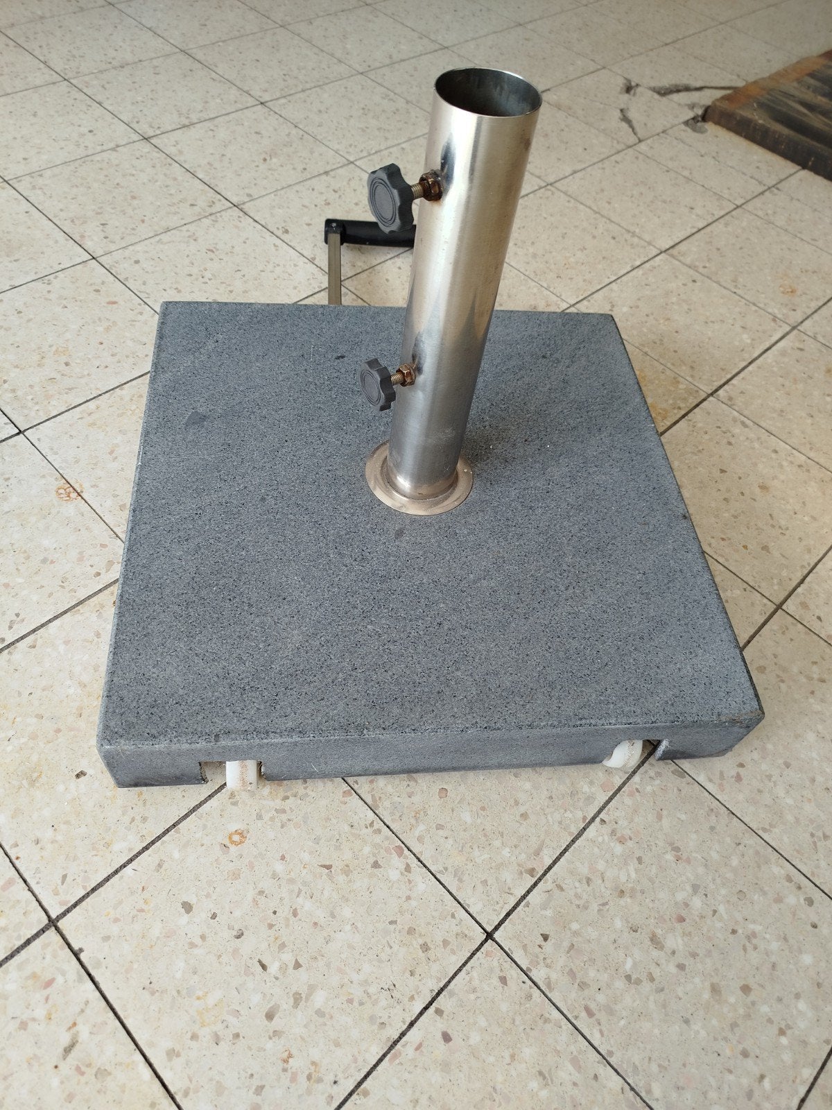 Natuursteen parasol houder, Ophalen