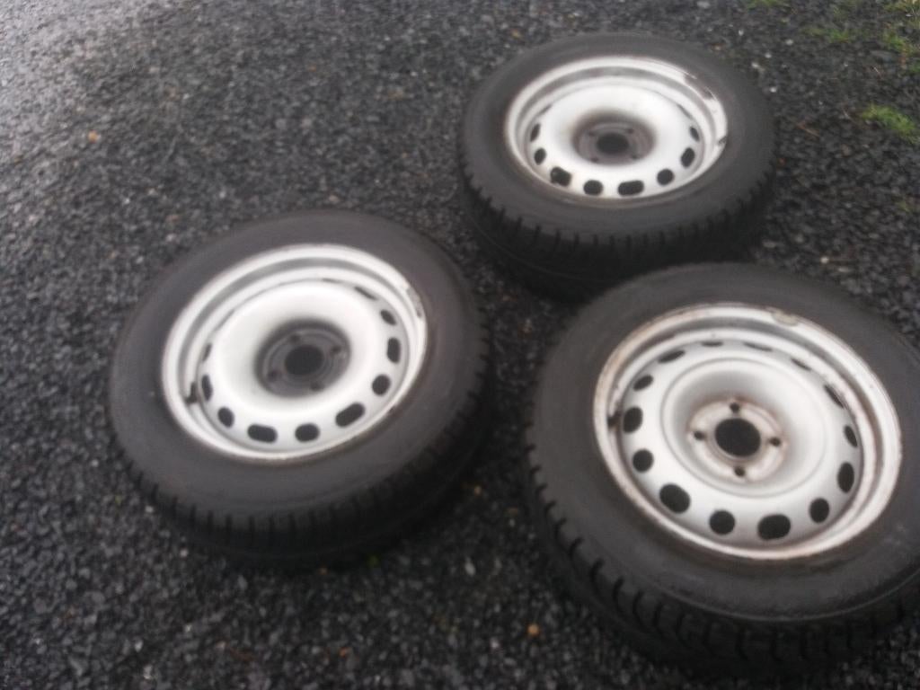 3 WINTERBANDEN + 4 STALEN VELGEN AUTO PEUGEOT - CITROEN, Auto-onderdelen, Banden en Velgen, Ophalen, Winterbanden, Band(en)