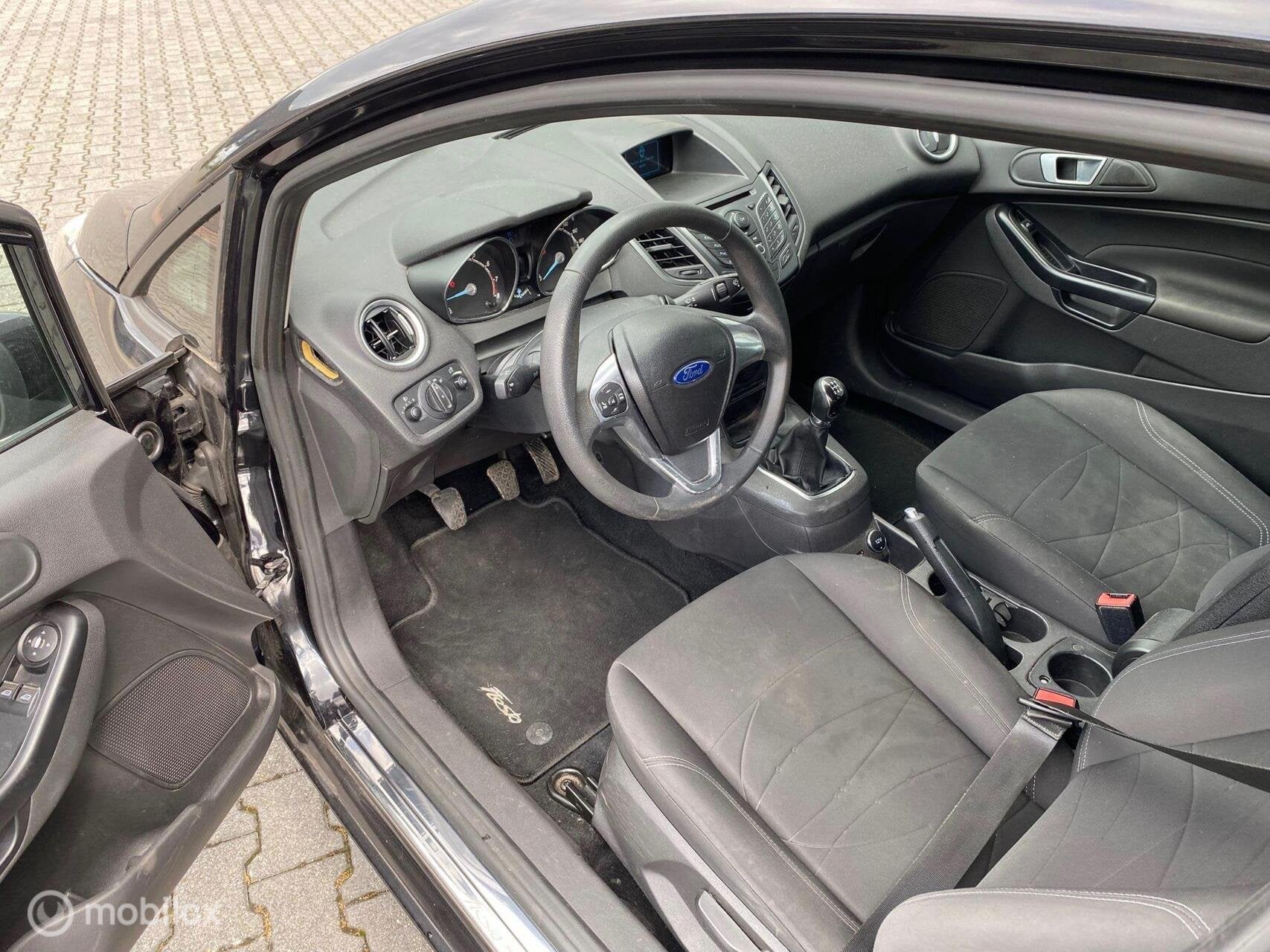 Ford Fiesta 1.0 Titanium 3-DEURS AIRCO EURO 5, Auto's, Stof, Gebruikt, Zwart, Grijs