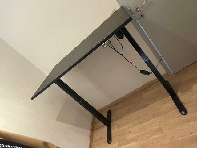 Dringend weg wegens verhuis elektrisch bureau, Maison & Meubles, 120 cm, Électrique, Comme neuf, Enlèvement