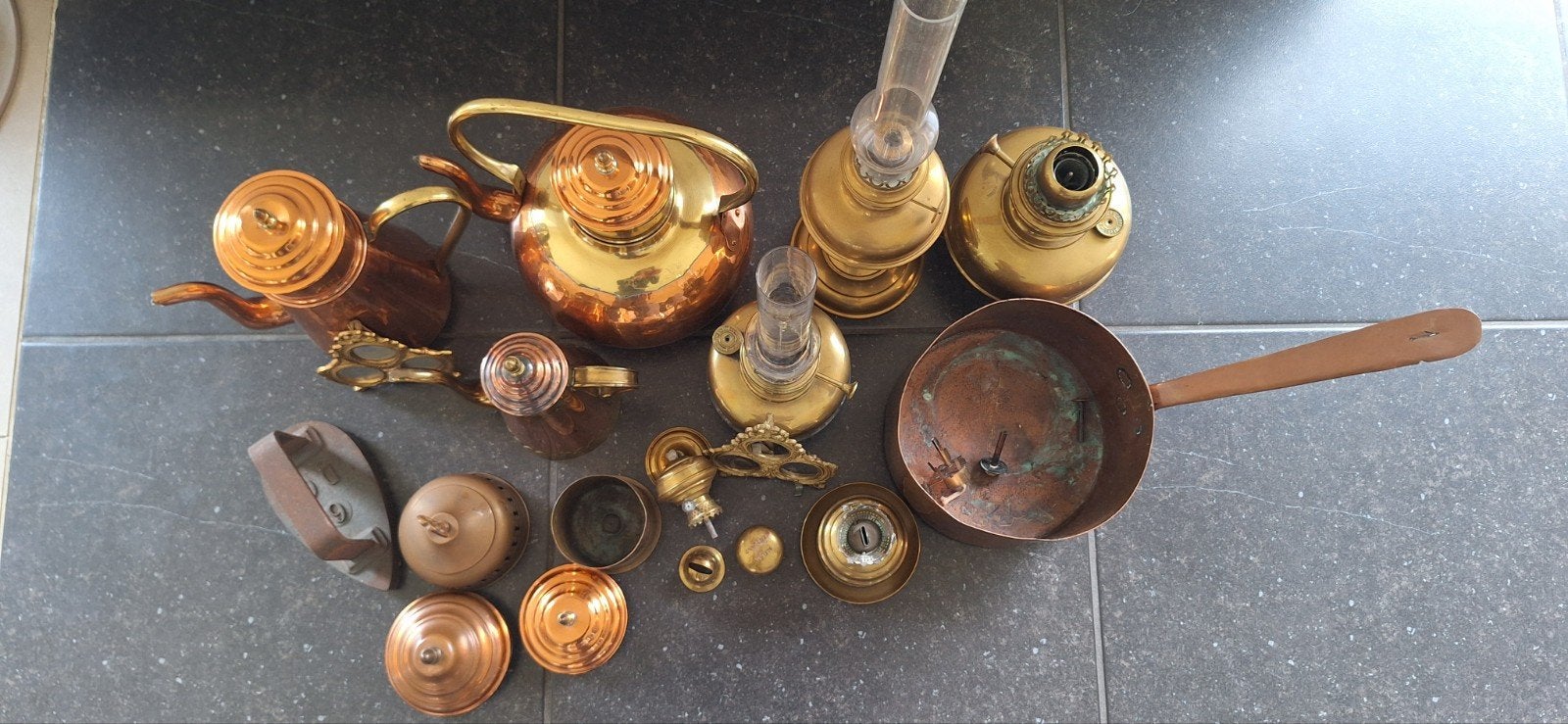 Joli lot de dinanderie et de brocante anciennes, Enlèvement