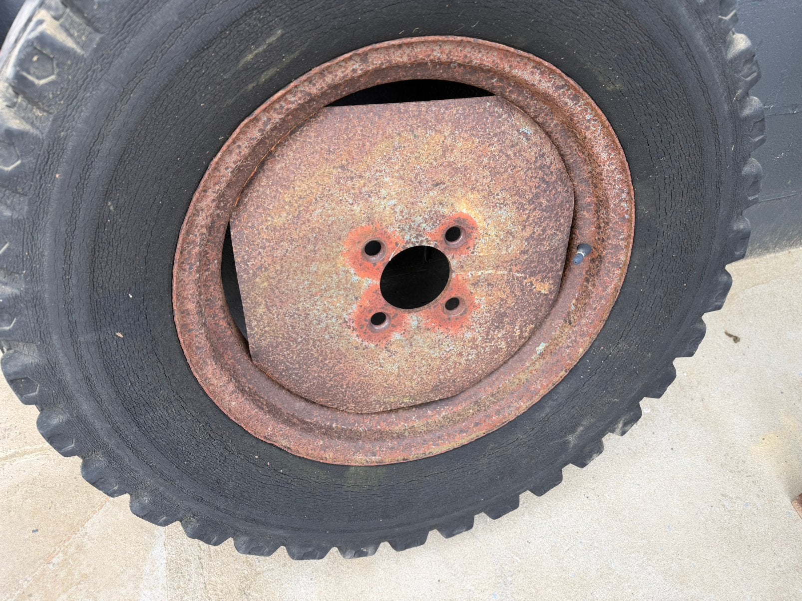 Roues tracteur zetor, Enlèvement