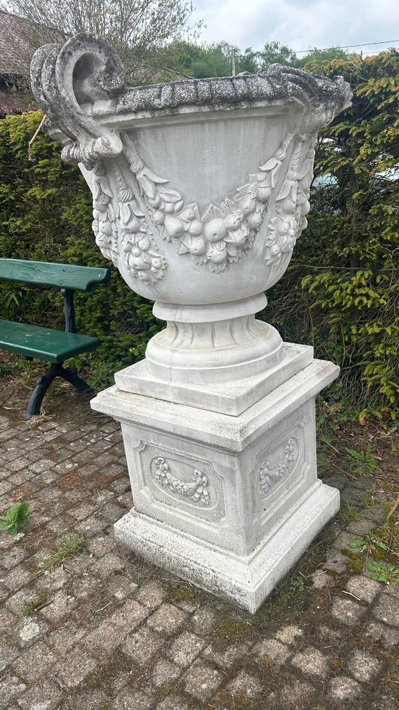 Bloempot op sokkel, Tuin en Terras, Ophalen, Gebruikt, Beton