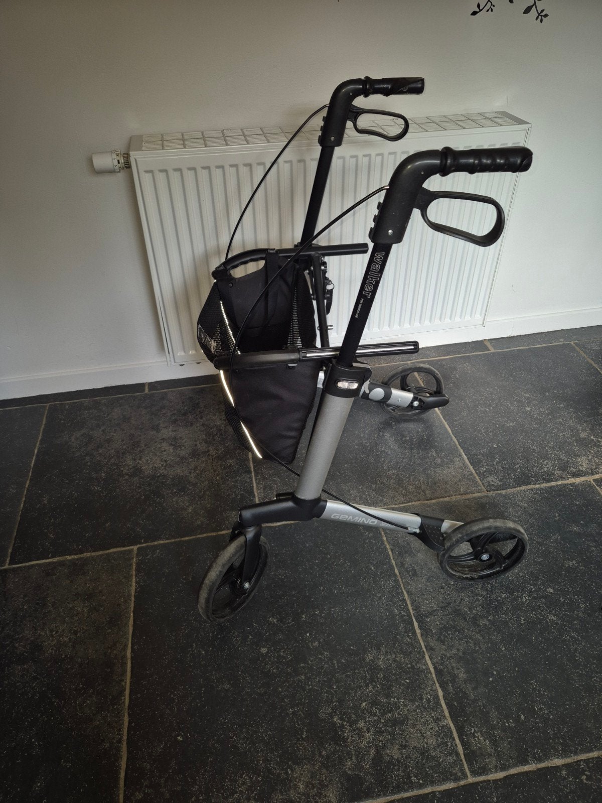 licht gewicht rollator gemino 30 met tas nieuwprijs 330 euro, Diversen, Rollators, Ophalen of Verzenden