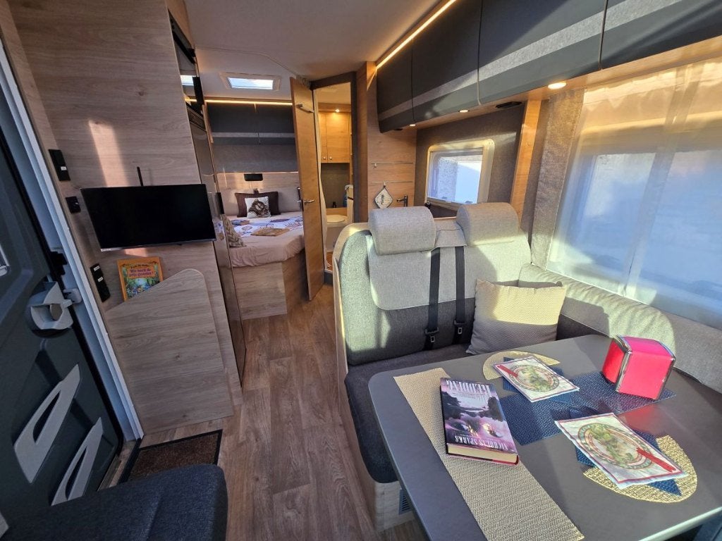 Dethleffs Just Go T6905-06/2024-16.975km+Opties+Garantie, Caravans en Kamperen, Ford, 6 tot 7 meter, Bedrijf, Diesel